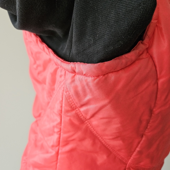 Neon pink and black puffer jacket - Picture 5 of 7